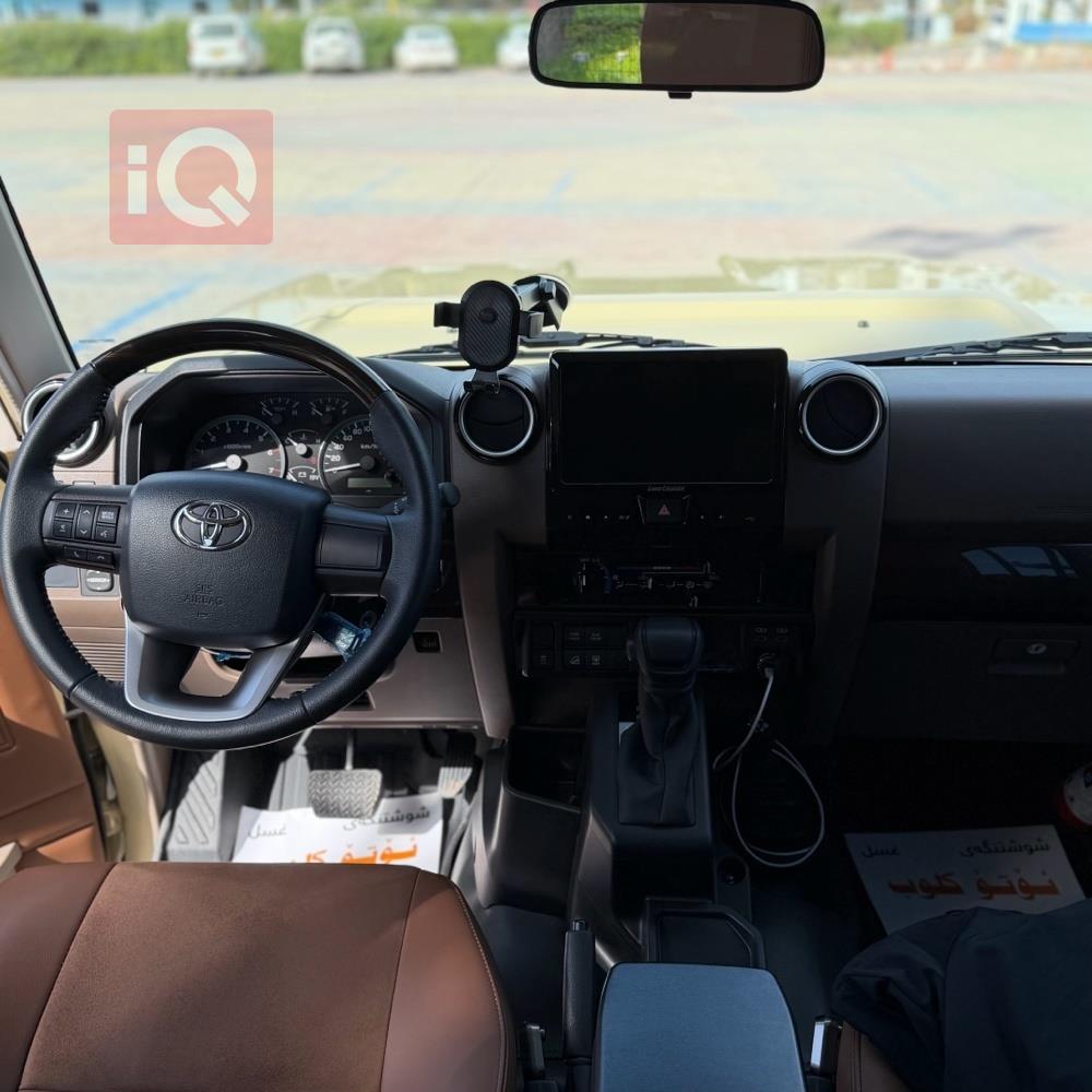 تويوتا لاند كروزر 76